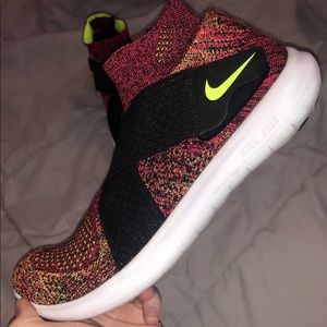 Nike Free RN Motion Flyknit (7.5)